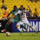  La jugada donde Máximo Banguera se llevó la tarjeta roja, pero salvó al equipo de perder.  