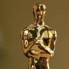  Estatuilla de los premios.   