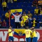  Jugadores ecuatorianos celebran su victoria. 