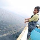  Miguel se guía por la luna para sus jornadas de pesca. 