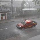  Personal de emergencia se movilizó a los lugares que presentaban inundaciones.  