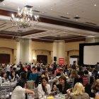  Las entradas tienen un costo de 20 dólares. 