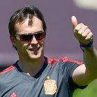  Lopetegui es un exfutbolista y ahora entrenador en el fútbol español.  