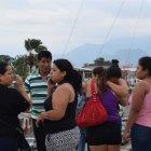  Las mujeres lloraron por la muerte de Kenny Tenorio Murillo, de 37 años, hecho ocurrido la tarde de ayer en una construcción. 