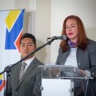  Espinosa también ejerció algunos cargos durante la presidencia de Correa: cancillería, ministerio de Defensa y ministerio de Cultura y Patrimonio.  