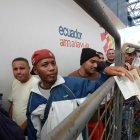  En las afueras de esta diligencia se congregaron dos grupos a favor y en contra de la medida.  