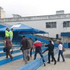  Las autoridades y familiares del niño hicieron reconocimiento del lugar. 