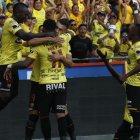  Dinenno autor del primer gol de Barcelona.  