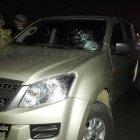  Los presuntos contrabandistas habrían puesto una barricada de palos y piedras en la vía. 