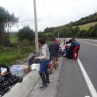  Decenas de venezolanos sin pasaporte se encuentran en las afueras de la ciudad ecuatoriana de Tulcán, a unos 7 kilómetros de la frontera, listos para avanzar en su camino por Ecuador hasta llegar a Perú. 