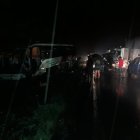  El personal de los Bomberos realizó la limpieza de calzada. 