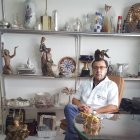  Camacho, con solo 21 años, abrió un pequeño taller en Quito en la década de los noventa. 