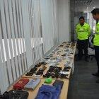  Se encontraron al menos 400 celulares que guardaban estos grupos delictivos.  