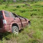  El vehículo quedó al lado de la vía.  