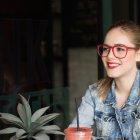  Las personas con un coeficiente alto tienden a tener una visión defectuosa . 