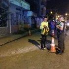  Su agresor lo sorprendió en una zona oscura y arremetió contra él. 