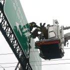  El hombre quedó herido tras la descarga eléctrica.  