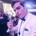  El guayaquileño Danilo Carrera, ahora ganador de un galardón de Premios Tv y Novelas, inició su carrera actoral en Miami, en la obra Crónicas Desquiciadas. 