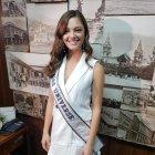  La Miss Universo llegó  acompañada de Esther Swan, Directora de relaciones internacionales, María del Carmen Aguayo propietaria del concurso de Miss Ecuador, una traductora y su equipo de seguridad. 