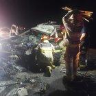  El carro policial quedó destruido en su parte frontal.  