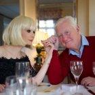  Fotografía de Slade compartiendo con una exnovia. 