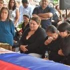  Las familias comentaron que su lucha no termina al enterrar los cuerpos de sus seres queridos. 