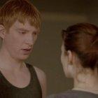  Hayley Atwell y Domhall Gleeson en una escena del episodio ‘Be Right Back’ de Black Mirror. 