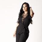  Dora West tiene cinco años en el mismo canal. 