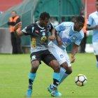  En Bellavista se jugó dentro de las áreas, sobre un campo de juego defectuoso, de césped irregular que hacía botar impredeciblemente el balón. Allí se lucieron los delanteros de ambos equipos. 