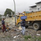  La basura es otro de los ‘dolores de cabeza’ de esta cooperativa. En cada esquina se acumula gran cantidad de desechos, mientras que el complicado acceso hace difícil su recolección. 