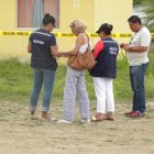  El abogado Osiris Sánchez junto a Gladys y Juan Coni, con quienes hizo buena amistad.  
