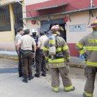  Personal del Cuerpo de Bomberos y de la Policía llegó al sitio para atender la emergencia. 