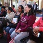  La concienciación empezó con las caseras de los mercados de la ciudad, puesto en estarían dentro de los grupos que corren riesgo de discriminación e inseguridad. 