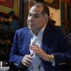  La fecha de su muerte coincide con la de su nacimiento en 1956.  