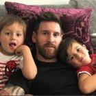  En el audiovisual aparecen Mateo, Thiago y Ciro, hijos del astro. 