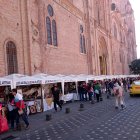  Las artesanías son también protagonistas de estos festejos en la capital azuaya. 