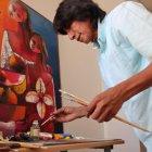  Nacido hace 55 años en la ciudad andina de Latacunga, Quimbita tenía siete cuando se encontró con la pintura, un amor a primera vista que ha nutrido desde entonces su alma. 