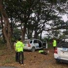  Los uniformados rompieron el vidrio de la patrulla para ayudar a uno de los agentes que seguía con vida. 