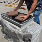  Los paquetes estaban ocultos en los aparatos eléctricos. La marihuana cripy estaría valorada en 12 millones de dolares en el mercado internacional. 