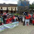  Aproximadamente mil  trabajadores recorrieron las principales calles de la urbe lojana 