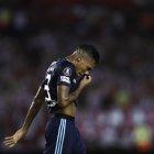  Brayan Tenori de Emelec se lamenta hoy, jueves 26 de abril 2018, en un partido del grupo D de la Copa Libertadores entre River Plate 