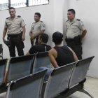  Autoridades creen que el dinero fue lanzado a los matorrales. 