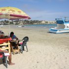 Hay expectativa en los comerciantes por la apertura de las playas en Santa Elena.