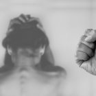 No era la primera vez que el sujeto golpeaba a su esposa y a su hijo, quienes temieron por su vida.