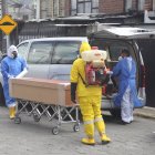 El adulto mayor tuvo síntomas respiratorios durante algunos días, antes de morir en casa.