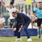 Maurizio Sarri fue campeón con Juventus, pero quedó eliminado de la Champions y a su casa.