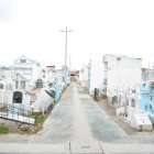 En los campos santos de las parroquias existen nichos disponibles, no espacios en tierra.