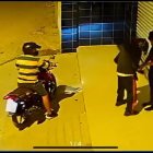 La empleada de una farmacia fue asaltada al salir de su trabajo.