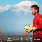 Espectacular la foto del arquero Walter Chávez del Técnico Universitario, único invicto de la Ligapro.