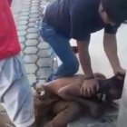 1. Los moradores salieron a ayudar a los afectados y golpearon al delincuente por más de media hora.